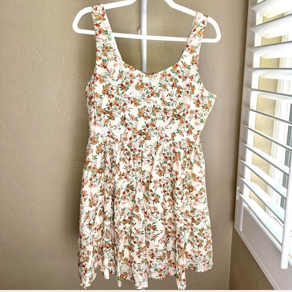 Sadie & Sage Sleeveless Floral Mini Dress Size Medium in Cream - Picture 8 of 8